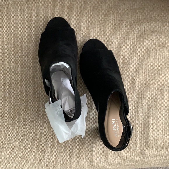 NWOT Alfani booties - Picture 2 of 3